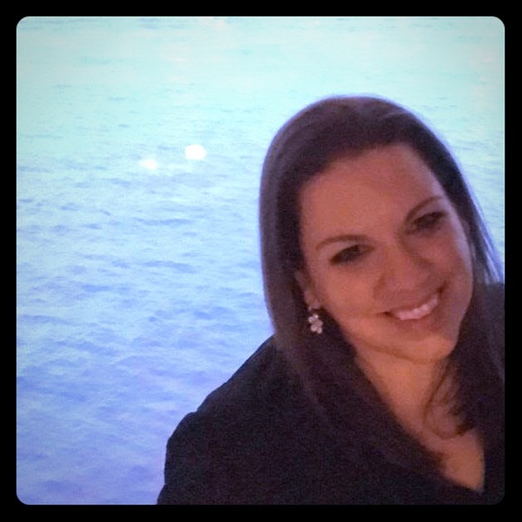 Meet your Posher, Lauren - Picture 1 of 1